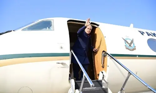 اسٹریٹیجک تعلقات کا جائزہ، اسحاق ڈار چین روانہ