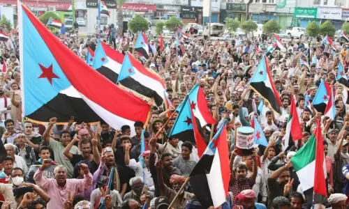 یمن کے علیحدگی پسندوں نے ’آزاد ریاست‘ اور نئے آئین کا اعلان کردیا یمن کے علیحدگی پسندوں نے ’آزاد ریاست‘ اور نئے آئین کا اعلان کردیا