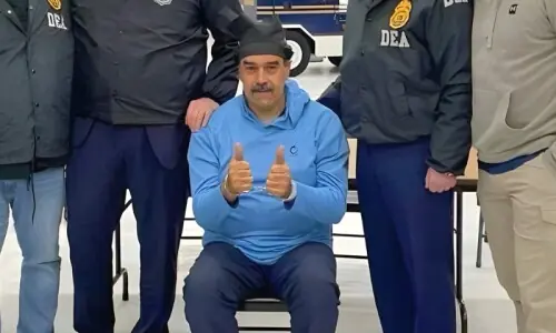 وینزویلا کے صدر اور اہلیہ کو گرفتاری کے بعد نیویارک پہنچا دیا گیا