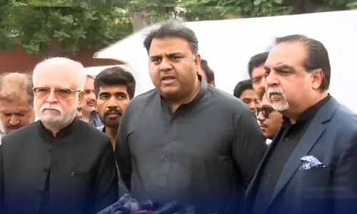 نیشنل ڈائیلاگ کمیٹی نے قومی کانفرنس کا اعلان کردیا، سیاسی رابطے تیز