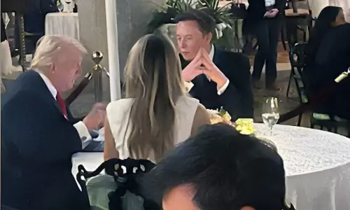 اختلافات ختم؟ ایلون مسک اور صدر ٹرمپ کی خوشگوار ملاقات، تصویر وائرل