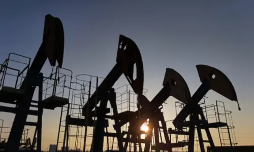 Oil prices gain on concerns about supply disruptions in Venezuela, Iran