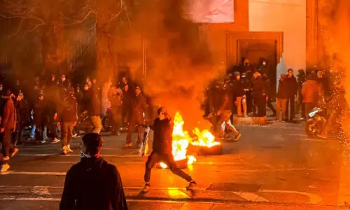 US urges American citizens to leave Iran as protests intensify