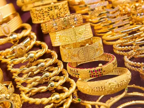 Gold price drops in Pakistan