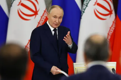 Putin talks to Netanyahu and Iran&rsquo;s Pezeshkian, says Russia is willing to mediate