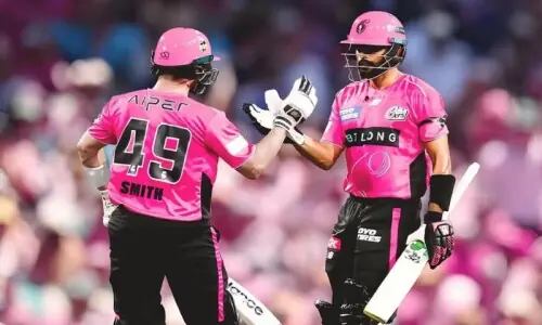 بی بی ایل: اسمتھ اور بابر کی شاندار 141 رنز کی شراکت، تنازع بھی سامنے آگیا