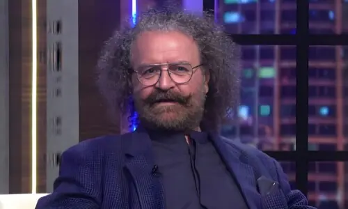 عتیقہ اوڈھو کے ساتھ رومانوی مناظر، ایوب کھوسو کی کیا حالت تھی؟