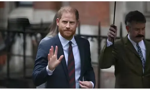 ’ڈیلی میل نے اہلیہ کی زندگی عذاب بنا دی‘: برطانوی شہزادے عدالت میں جذباتی ہو گئے ’ڈیلی میل نے اہلیہ کی زندگی عذاب بنا دی‘: برطانوی شہزادے عدالت میں جذباتی ہو گئے