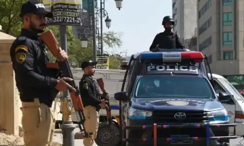 Six Afghan robbers killed in Karachi police encounter