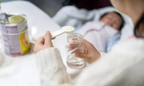 شیر خوار بچوں کے زہریلے دودھ کا بحران عالمی سطح پر پھیل گیا