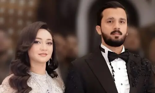 رجب بٹ اور ایمان کے درمیان طلاق کی خبریں، ساس نے حقیقت بتادی رجب بٹ اور ایمان کے درمیان طلاق کی خبریں، ساس نے حقیقت بتادی