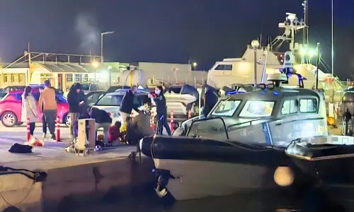 یونان میں مہاجرین کی کشتی اور کوسٹ گارڈ بوٹ میں تصادم، 15 افراد ہلاک