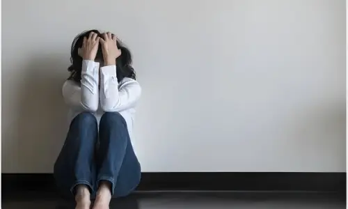 پینِک اٹیک کی عام دباؤ سمجھ کر نظرانداز کی جانے والی 7 علامات