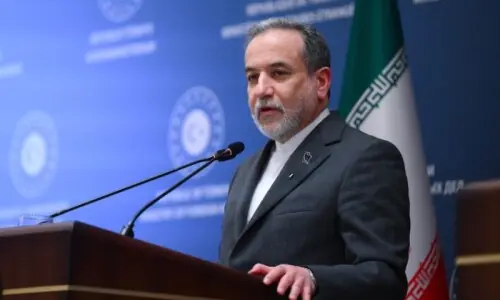 ایران پر حملہ ہوا تو خطے میں امریکی اڈوں کو نشانہ بنائیں گے: عباس عراقچی