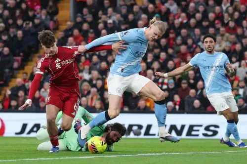 Man City snatch chaotic 2-1 win at Liverpool to stay on Arsenal&rsquo;s heels