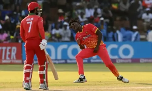 ٹی ٹوئنٹی ورلڈ کپ: زمبابوے کی عمان کو 8 وکٹوں سے شکست