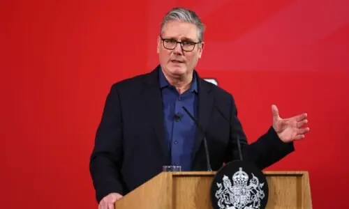 ایپسٹین اسکینڈل: دباؤ کے شکار برطانوی وزیر اعظم کا استعفا دینے سے انکار