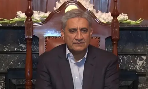 سابق آرمی چیف قمر جاوید باجوہ گھر میں گرنے سے زخمی، اسپتال منتقل