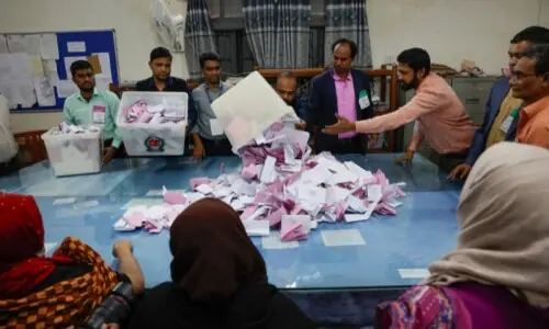 بنگلہ دیش کے انتخابات اور ریفرنڈم پر ووٹنگ مکمل، نتائج سامنے آنا شروع