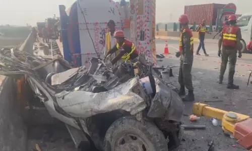 13 killed as bus, oil tanker collide on M-9 near Karachi