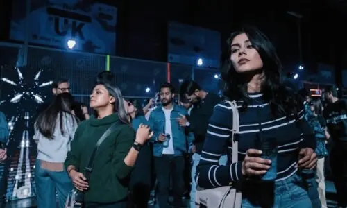 جھوم برابر جھوم: کراچی میں جین زی کی نشوں سے پاک ریو پارٹی