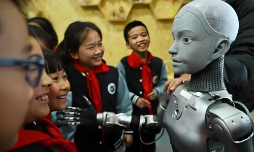 چین نے اپنی مسلسل کم ہوتی آبادی کا انوکھا مشینی حل نکال لیا