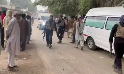 11 wanted dacoits surrender to police in Muzaffargarh
