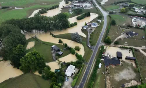 Severe floods hit New Zealand&rsquo;s North Island, death reported