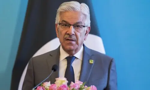 اگر کابل امن کی ضمانت نہیں دیتا تو نئی کارروائیوں سے نہیں ہچکچائیں گے: خواجہ آصف