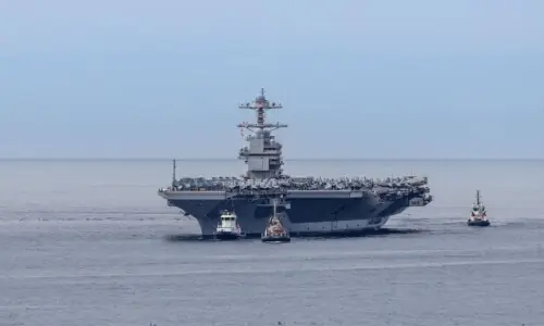 ایران کی طرف رواں دواں دنیا کا سب سے بڑا امریکی بحری بیڑہ کہاں تک پہنچا؟