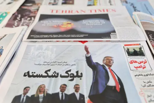 Trump pushes US toward war with Iran as advisers urge focus on economy