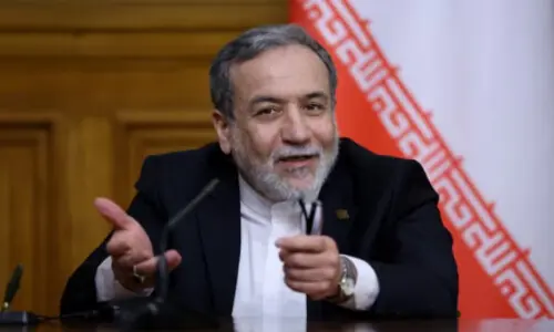 Deal with US within reach &lsquo;only if diplomacy is given priority&rsquo;, Iran&rsquo;s foreign minister says