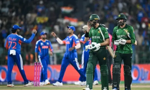 سیمی فائنل کی دوڑ: بھارت کے پاس آخری موقع؛ پاکستان کی نظریں دیگر ٹیموں پر