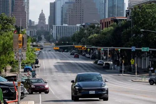 Tesla touts California robotaxis but does nothing to get permits