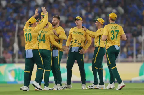 South Africa outclass West Indies to tighten semi-final grip
