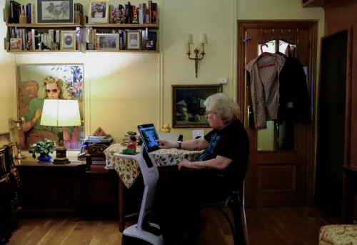 Dancing robots bring support, company to Barcelona elderly