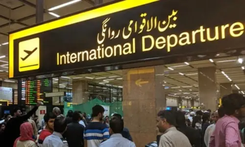 پاکستان سے روزگار کے لیے بیرون ملک جانے والوں کی شرح میں 19 فیصد اضافہ