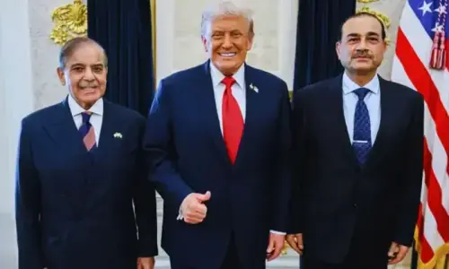 Trump backs Pakistan, praises PM and Field Marshal