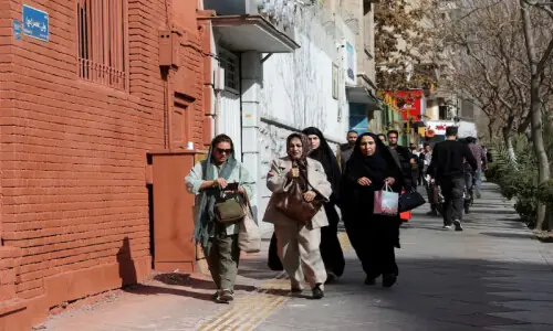 Iranians flee cities amid attacks by US and Israel