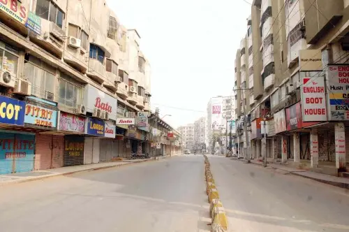 Security tightened in Karachi, other cities; major roads sealed