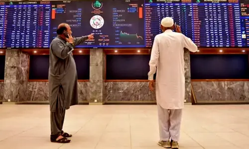 Trading at stock exchange resumes after historic drop