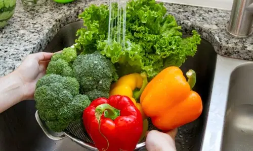 سبزیوں سے کیمیکل صاف کرنے کا آسان گھریلو طریقہ