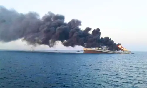 خلیج عمان میں موجود تمام ایرانی بحری جہازوں کو تباہ کردیا، امریکی سینٹرل کمانڈ کا دعویٰ خلیج عمان میں موجود تمام ایرانی بحری جہازوں کو تباہ کردیا، امریکی سینٹرل کمانڈ کا دعویٰ