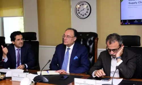 ایران جنگ: پاکستان میں &rsquo;آن لائن کلاسز&lsquo; اور &rsquo;ورک فرام ہوم&lsquo; کی تجویز زیرِ غور