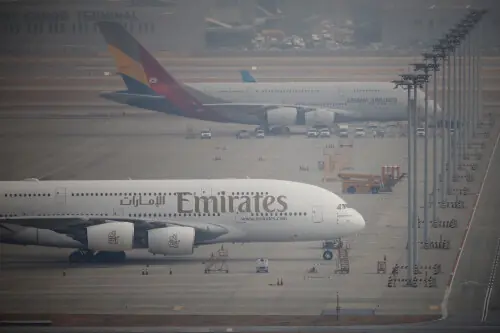 Govt reviews evacuation of Pakistan nationals from Iran