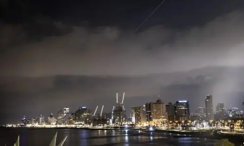 ایران کا بھرپور جوابی وار، کلسٹر بموں سے لیس خیبر شکن میزائل سے تل ابیب پر حملہ