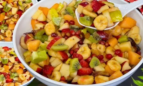 رمضان اسپیشل: افطار کے لیے &rsquo;فروٹ چاٹ&lsquo; تازہ، خوش ذائقہ اور غذائیت سے بھرپور