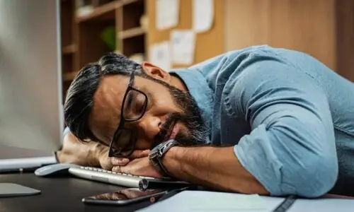 رمضان میں نیند پوری نہیں ہوتی؟ یہ مفید ٹپس آزمائیں