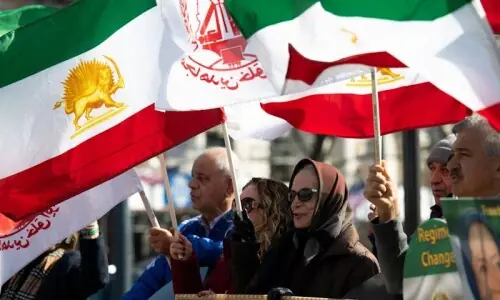 Bombing won&rsquo;t overthrow ruling clerics, Iran dissidents say