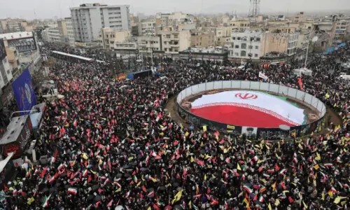 تہران میں &rsquo;القدس ریلی&lsquo; کے قریب فضائی حملہ، شرکاء بے خوف آگے بڑھتے رہے